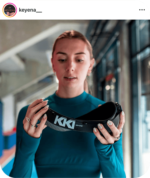 Publication instagram avec une femme qui porte la Key One